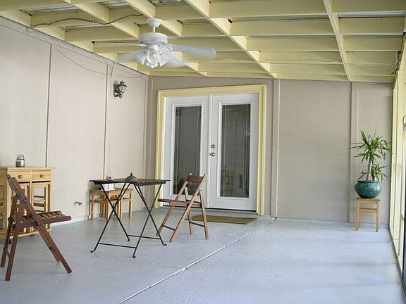 Covered/screened in porch.