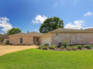 20 Crestwood Cir, Sugar Land, TX 77478