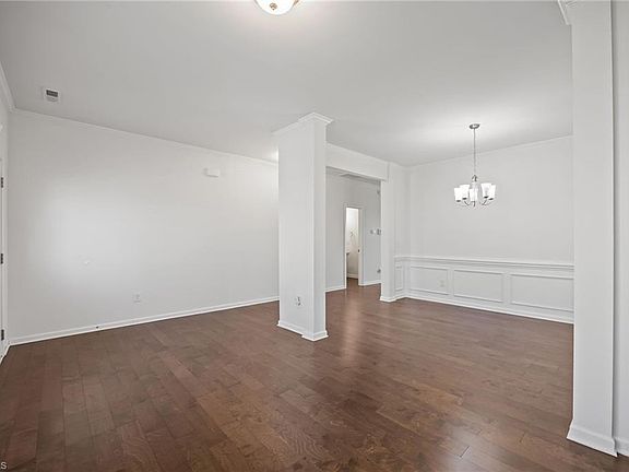 5th image of 1086 Salters St