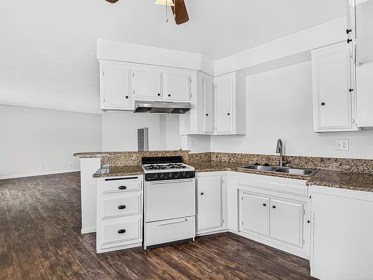147 S Magnolia Avenue — Photo 13