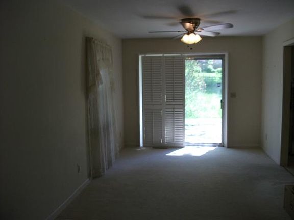 5th image of 10617 Oak St