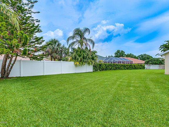 3rd image of 4961 Pigeon Plum Cir