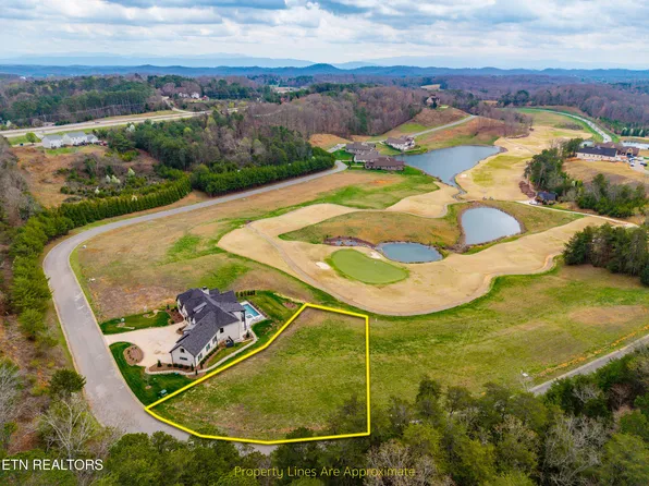 865 Navigator Dr, Lenoir City, TN 37772