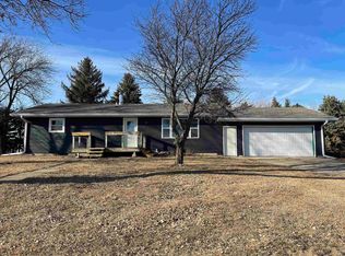 18546 140th St, Akron, IA 51001