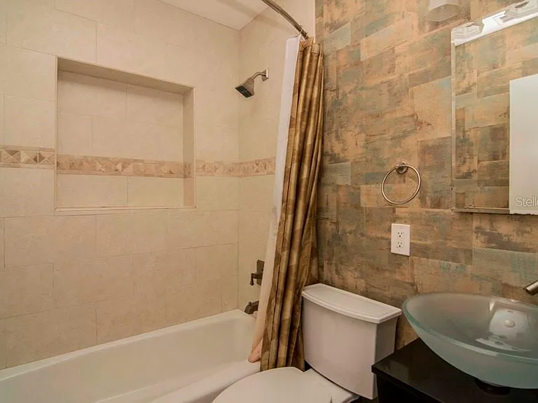 411 S Albany Ave #1 — Photo 12