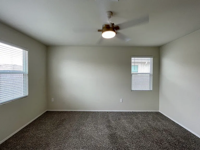 18563 W Desert Hollow Dr — Photo 13