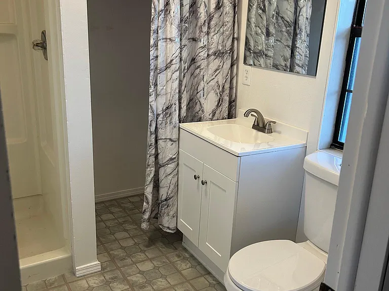 610 E 5th St #2 — Photo 6