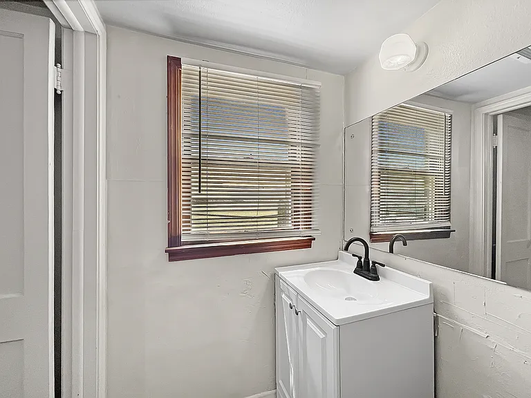 1907 NW Lindy Ave — Photo 10