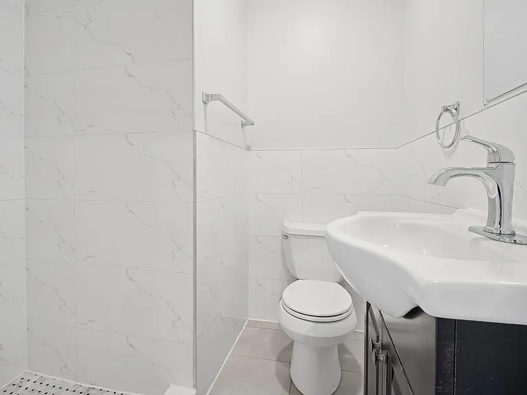 240.5 South St #4 — Photo 11