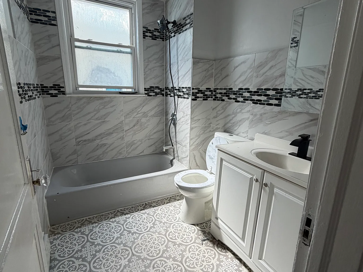 3 bed, $2,300 — Photo 4