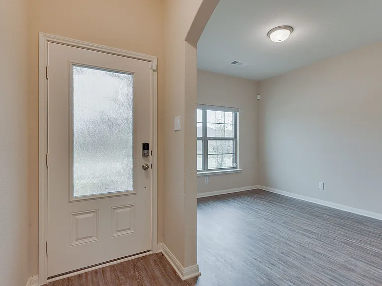 1517 Hill Top Ct — Photo 1