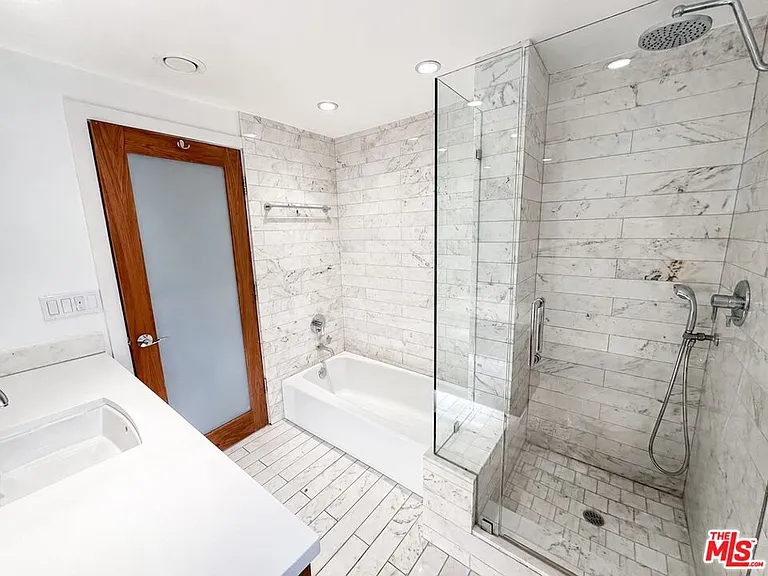 1525 N Hayworth Ave #107 — Photo 21