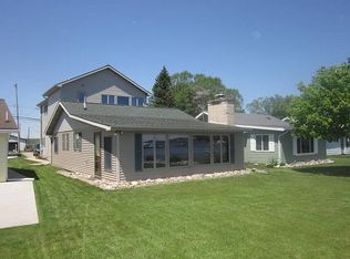408 Clearview Dr, Houghton Lake, MI 48629
