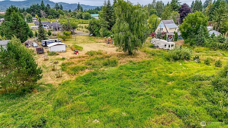 3rd image of 23 Garden Tracts Road