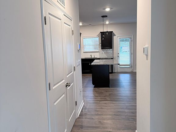 4th image of 161 Long Meadow Ln