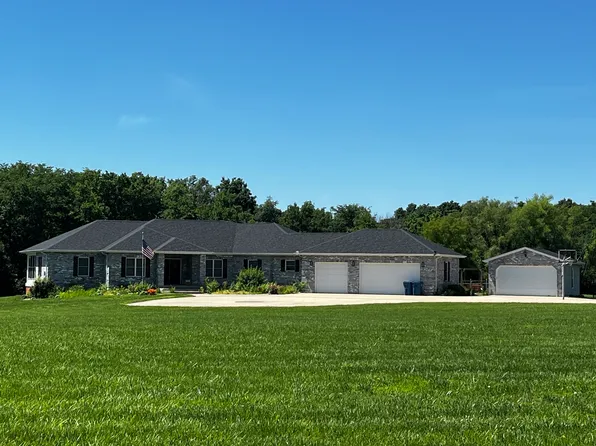 5942 E Houston Rd, Woodlawn, IL 62898