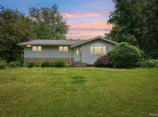 2701 Lakeville Rd, Oxford, MI 48370
