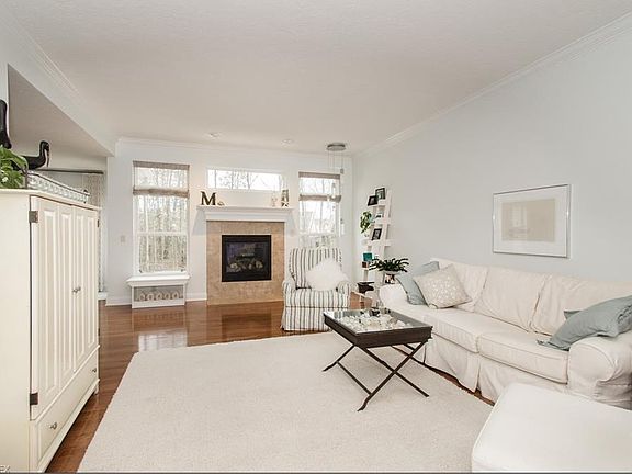 4th image of 700 Schiller Ct