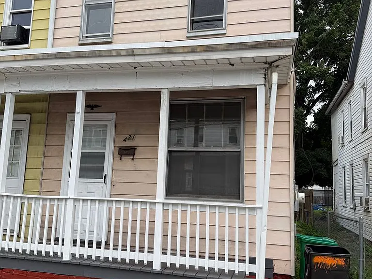 421 N Pitt St — Photo 2