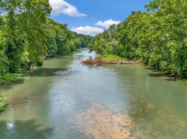 1076 Highway 13 N, Lobelville, TN 37097