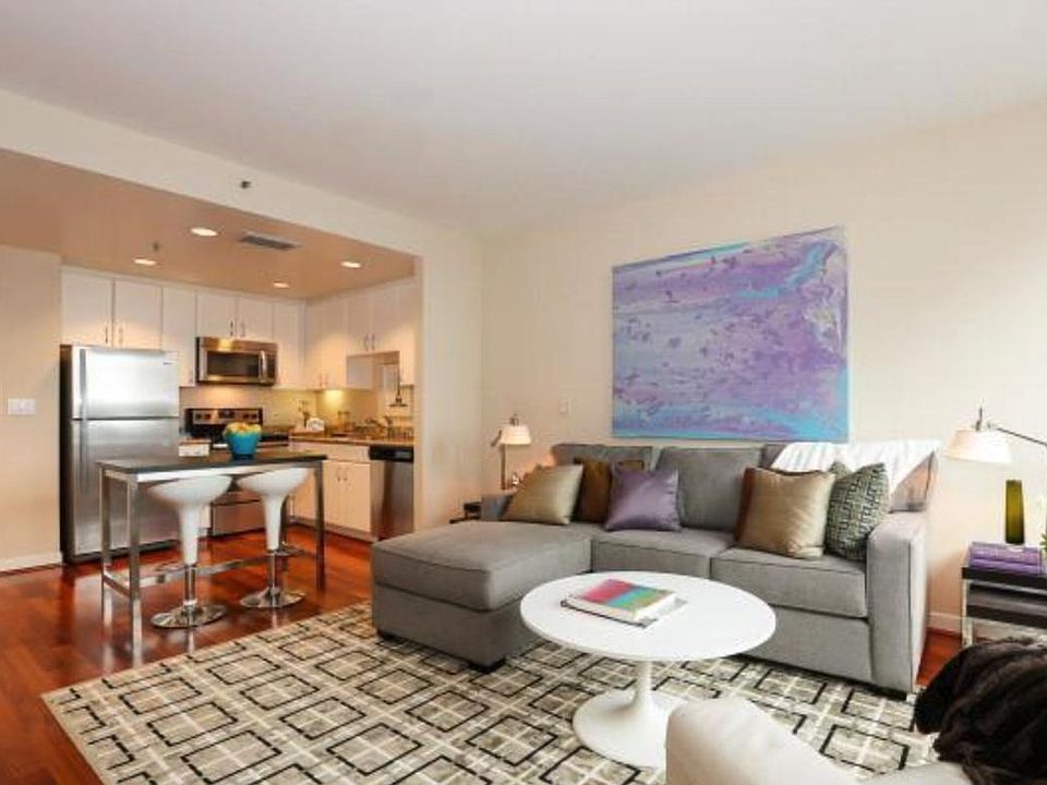 1st image of 260 King St Unit 869