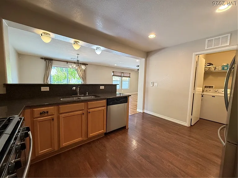 856 Pittston Ave — Photo 10