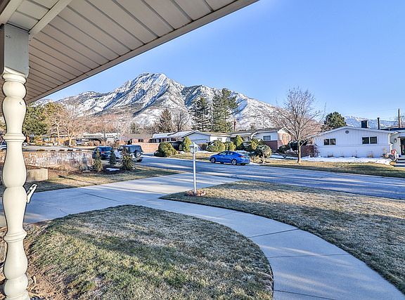 2nd image of 2815 E Hermosa Way S
