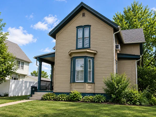 827 W 3rd St APT 4, Waterloo, IA 50701