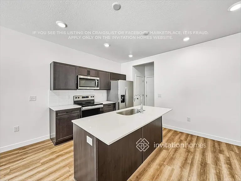 6064 W Lower Brook Ln — Photo 8
