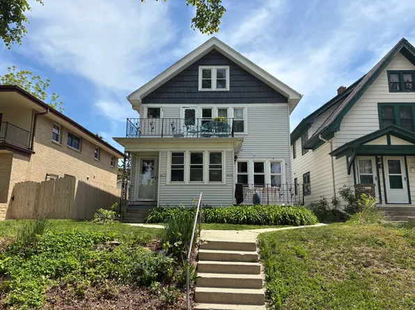 4468 N Larkin St, Milwaukee, WI 53211