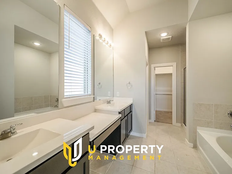 1113 Sheldon Dr — Photo 25