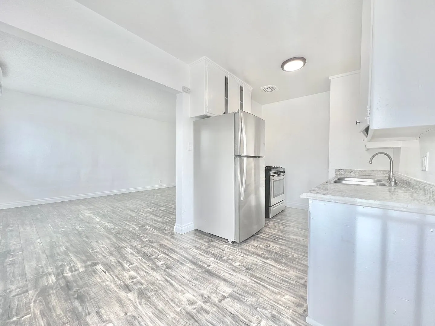 1805 W 80th St — Photo 3