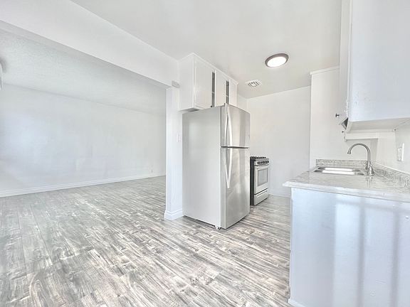 3rd image of 1805 W 80th St #4