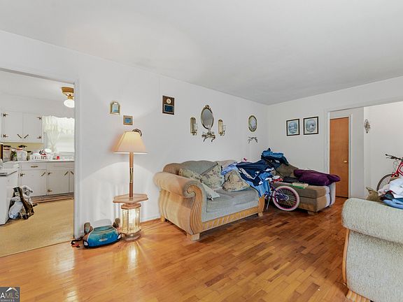 5th image of 26 Robin Hood Rd NE