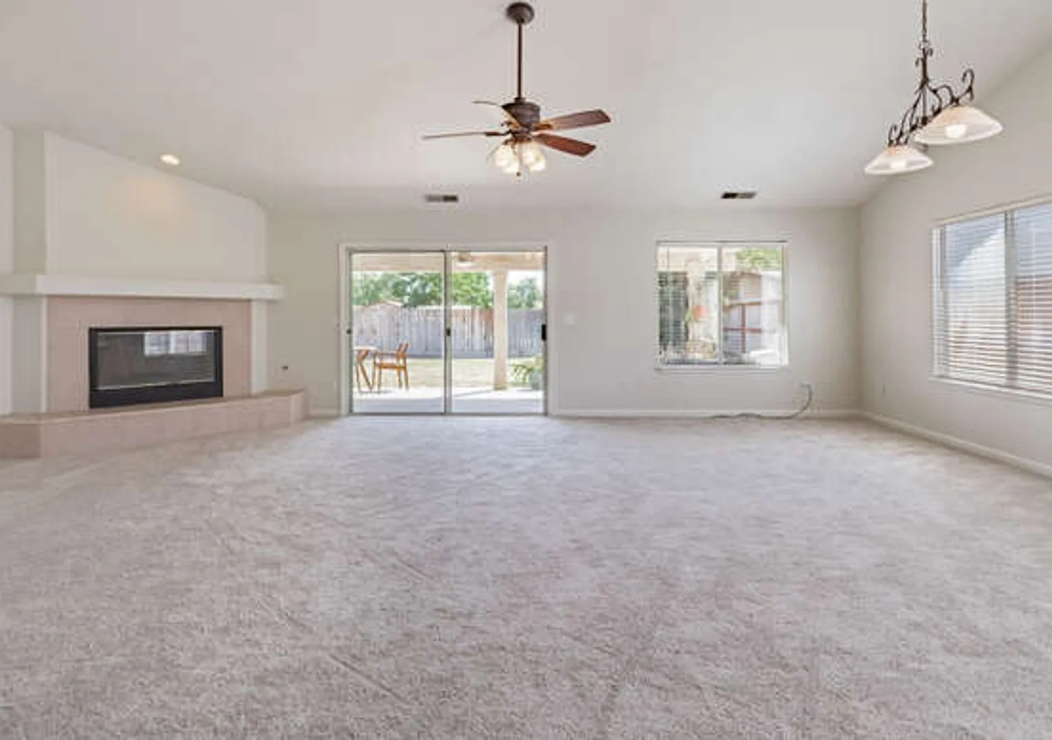 Clovis 3 Bedroom/2 Bath Home Ready for Move In — Photo 3