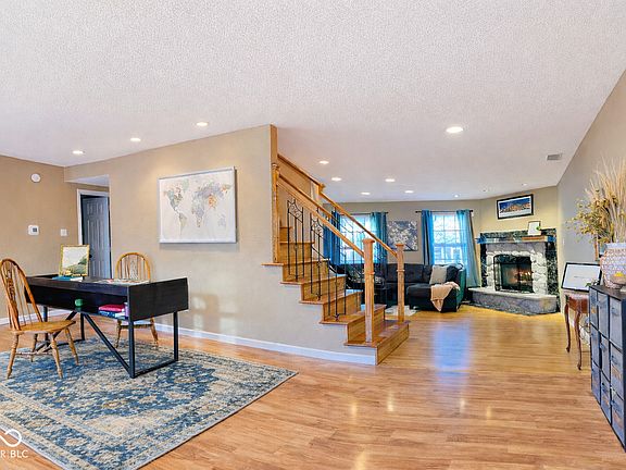 3rd image of 14886 Redcliff Dr