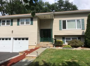 15 Henry St, Orangeburg, NY