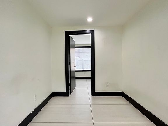 5th image of 1614 Harrison St APT 11