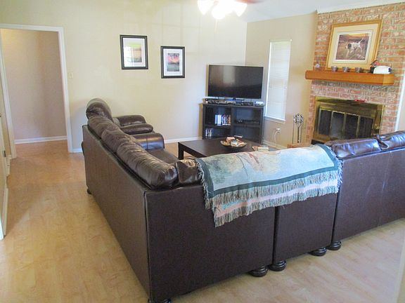 3rd image of 2010 Sandalwood Ln