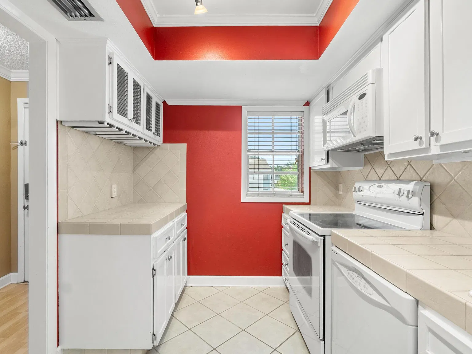 2 bed, 1010 sqft, $1,800 — Photo 4