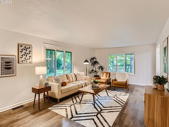Living Room>