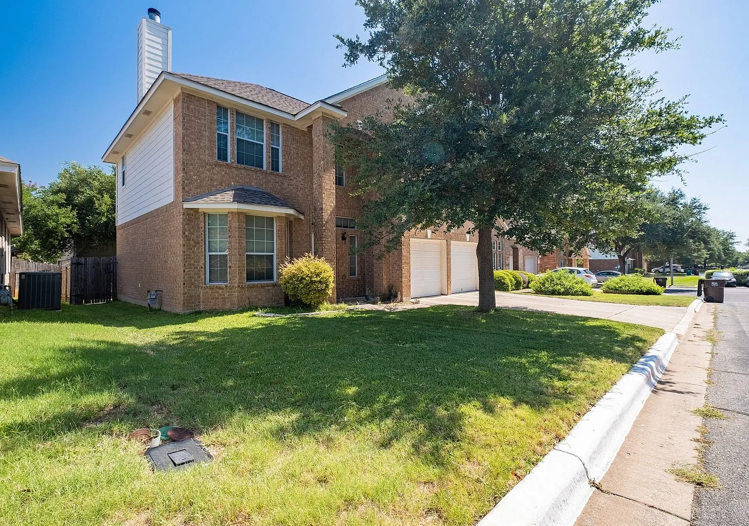 3 Bedroom, 2.5 Bath, Gated Community, 2 Living Areas — Photo 2