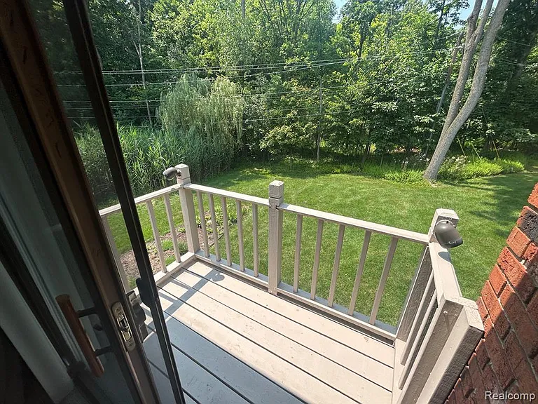 24915 Lakeland St — Photo 29
