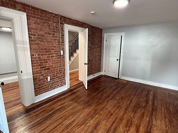 3rd image of 256 Montgomery St Floor 1