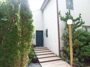 28 Harbor Blvd, East Hampton, NY 11937