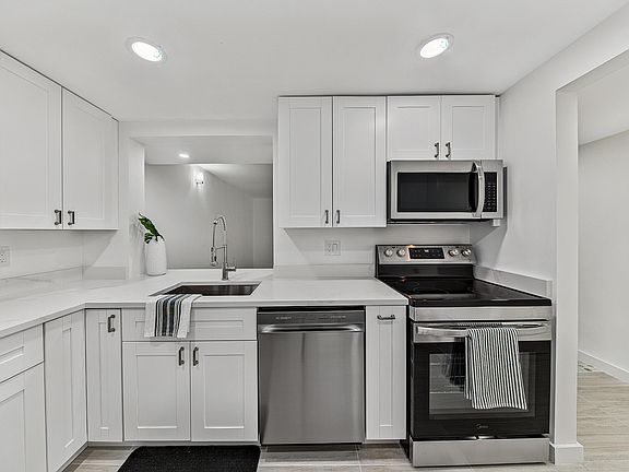 3rd image of 5220 Las Verdes Circle #317