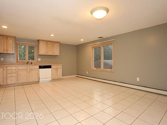 4th image of 44 Chamberlain Ave Floor 2