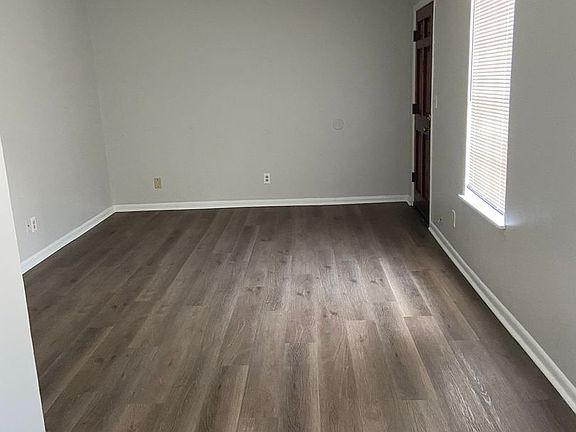 3rd image of 124 21st Ave NE #209