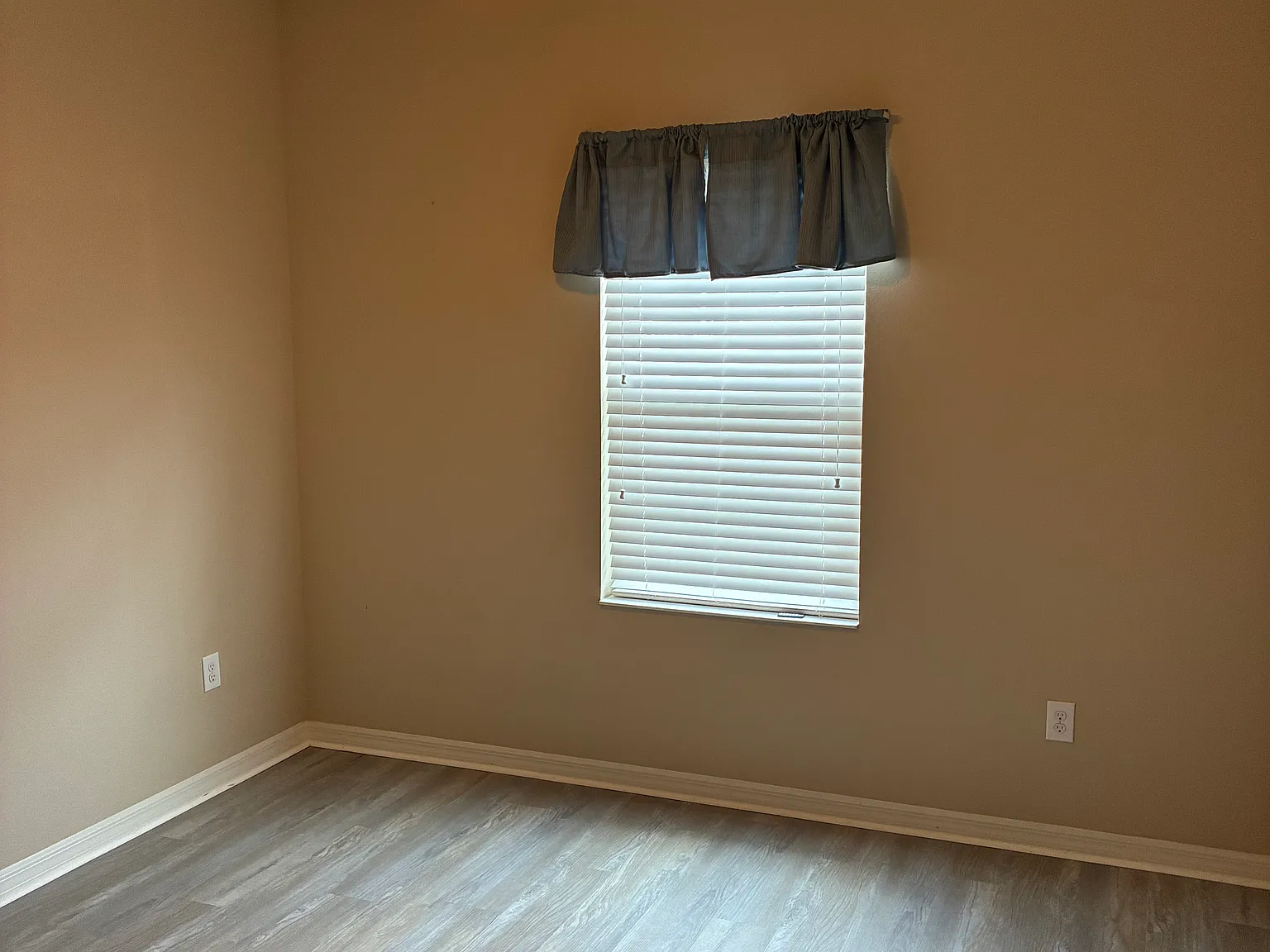 3 bed, 1745 sqft, $2,300 — Photo 3