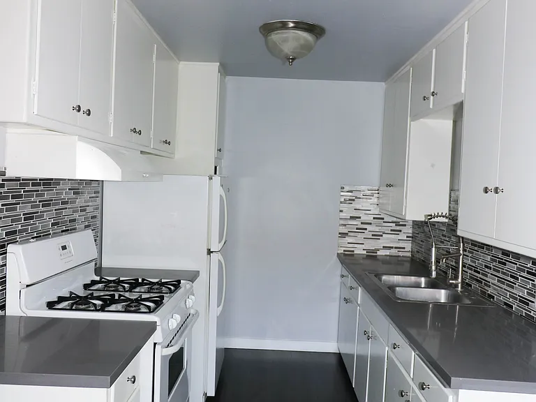 3601 E Vermont St #15 — Photo 14